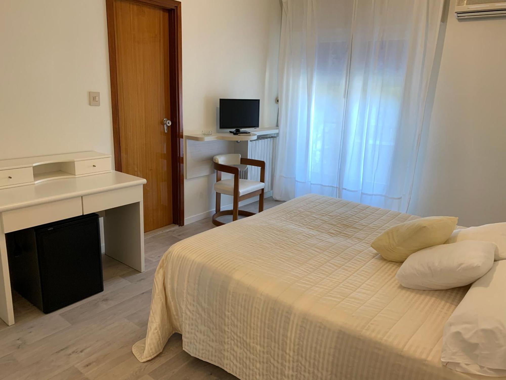 G&D Hotel Deanna Pool&Brunch Milano Marittima Habitación foto